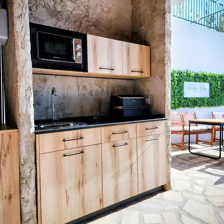 White Village Boutique, 3*