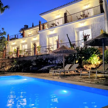 White Village Boutique, 3*