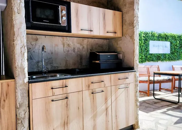 White Village Boutique, 3*