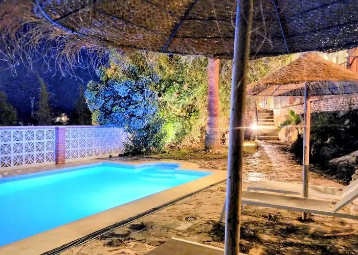 White Village Boutique, 3*